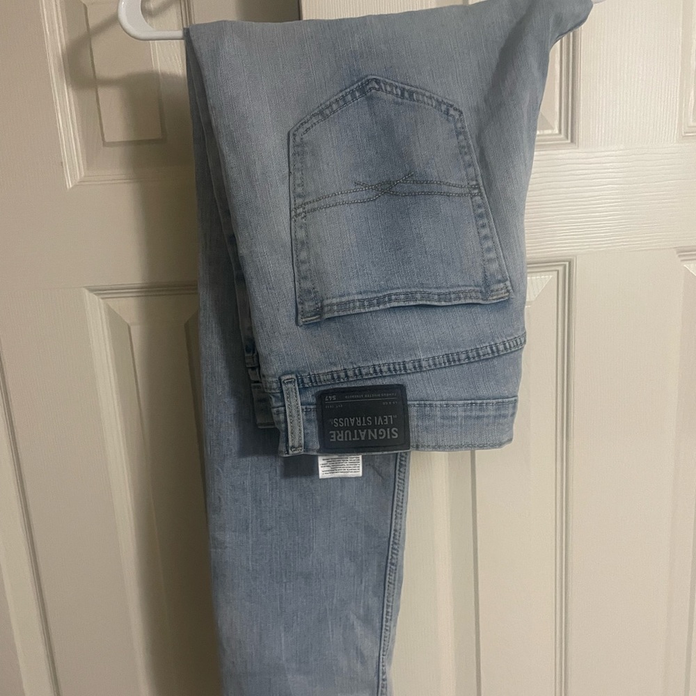547 Levi’s Jeans 38-32